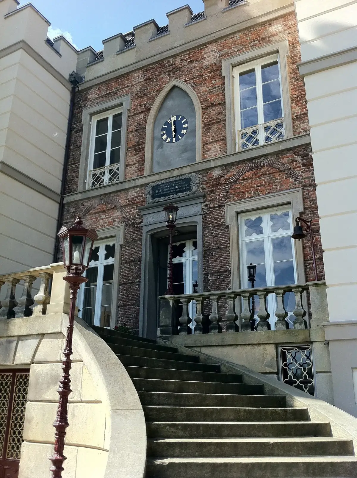Ingangspartij van Kasteel Beverweerd met neo-gotische gevel